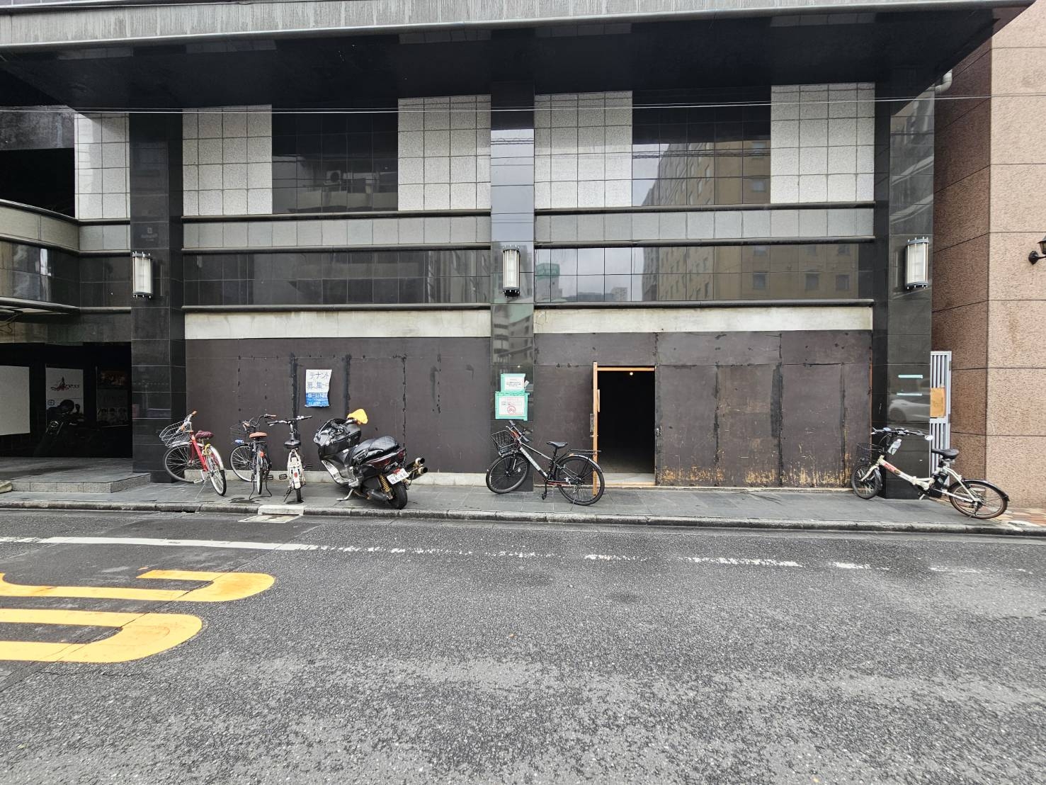 東新宿（78.67坪）の店舗物件画像 外観・内観1