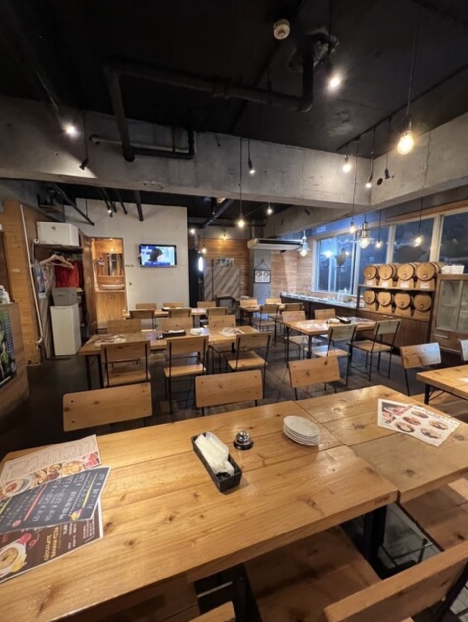 平塚（32.6坪）の店舗物件画像 外観・内観1