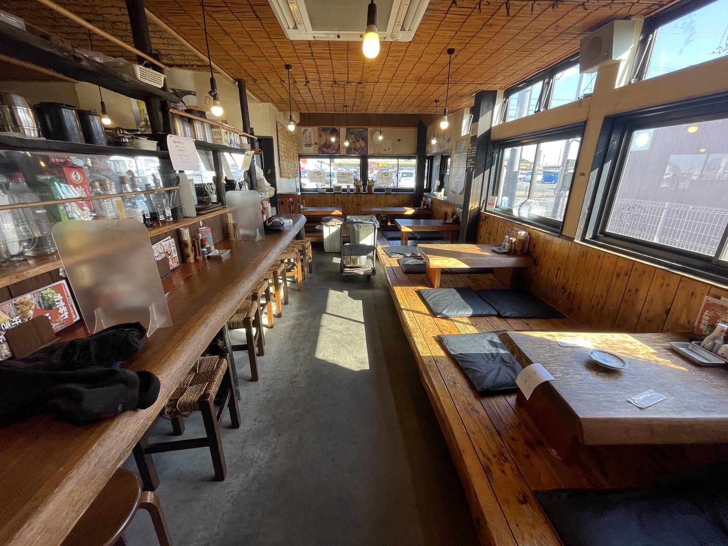 伊勢中川（29.75坪）の店舗物件画像 外観・内観1