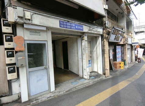 王子（9.76坪）の店舗物件画像 外観・内観1