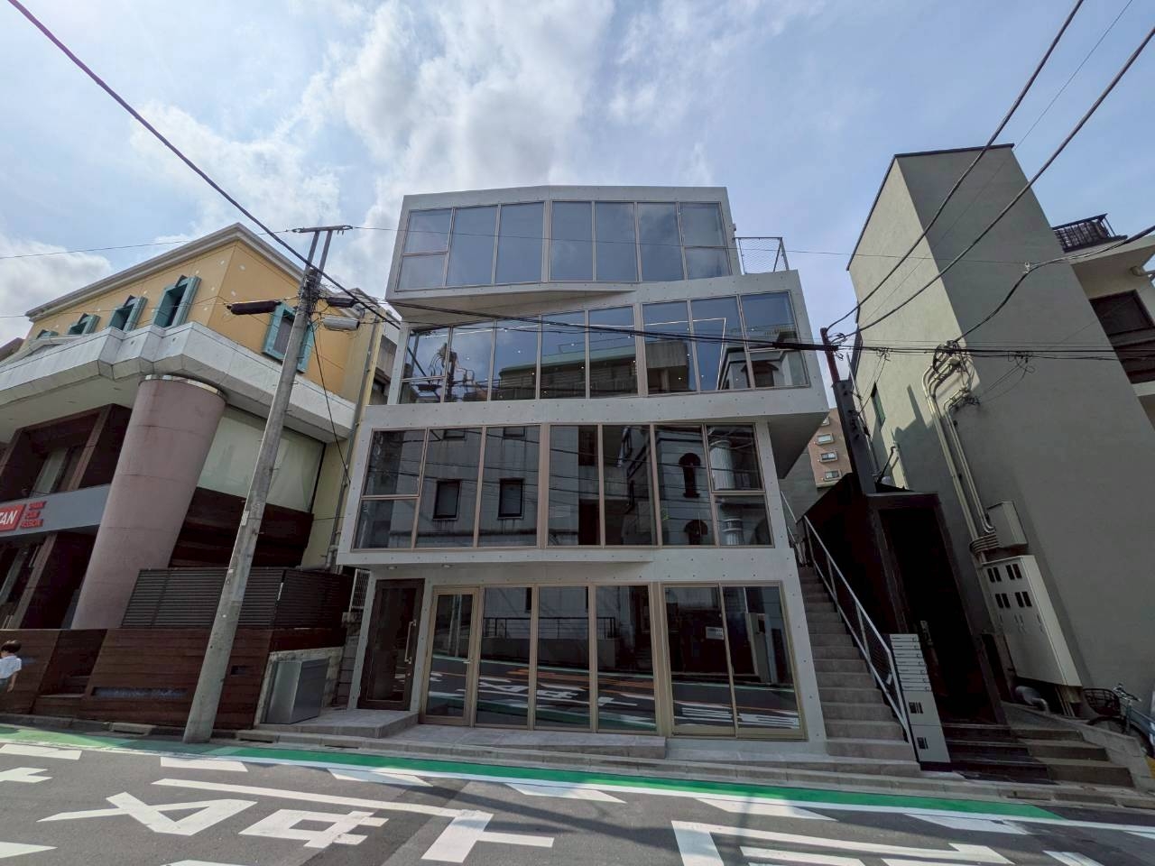 恵比寿（13.25坪）の店舗物件画像 外観・内観1