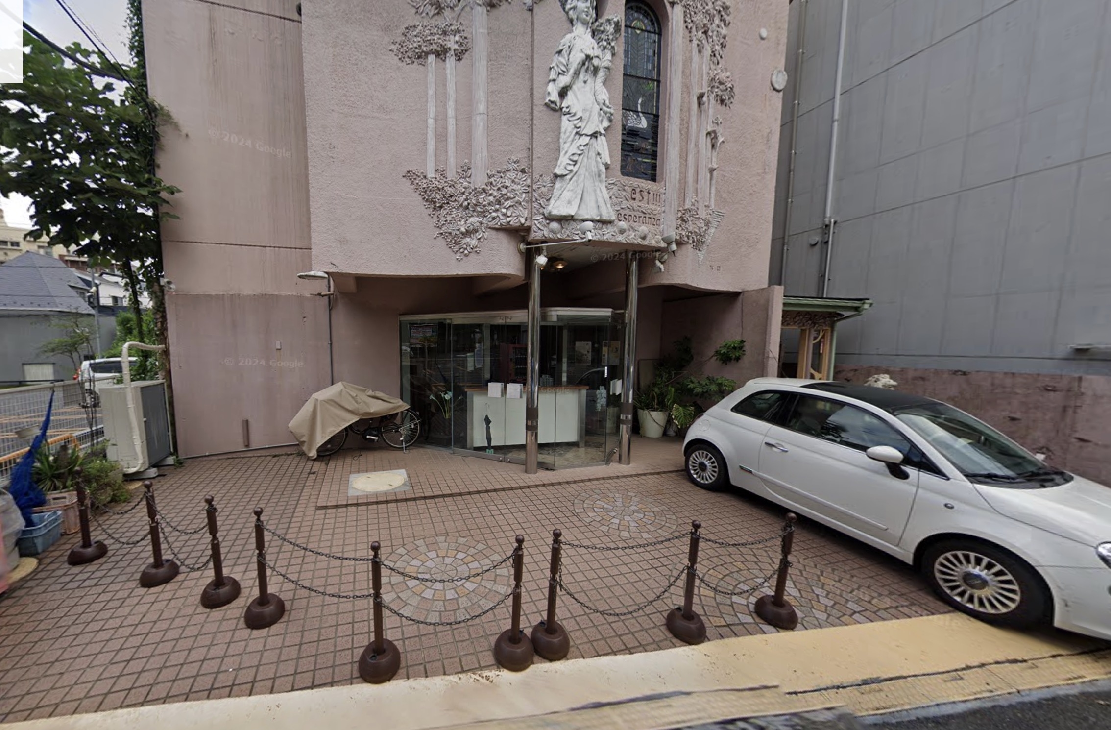 表参道（31.95坪）の店舗物件画像 外観・内観1