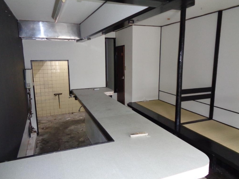 藤井寺（9坪）の店舗物件画像 外観・内観1