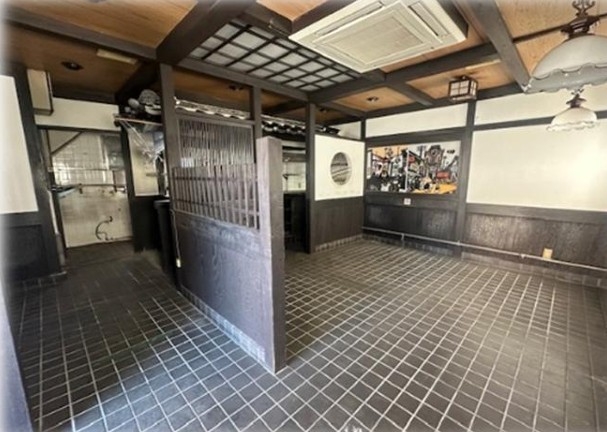 桜井（10坪）の店舗物件画像 外観・内観1