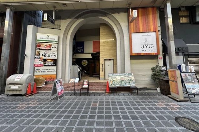 堺東（42坪）の店舗物件画像 外観・内観1