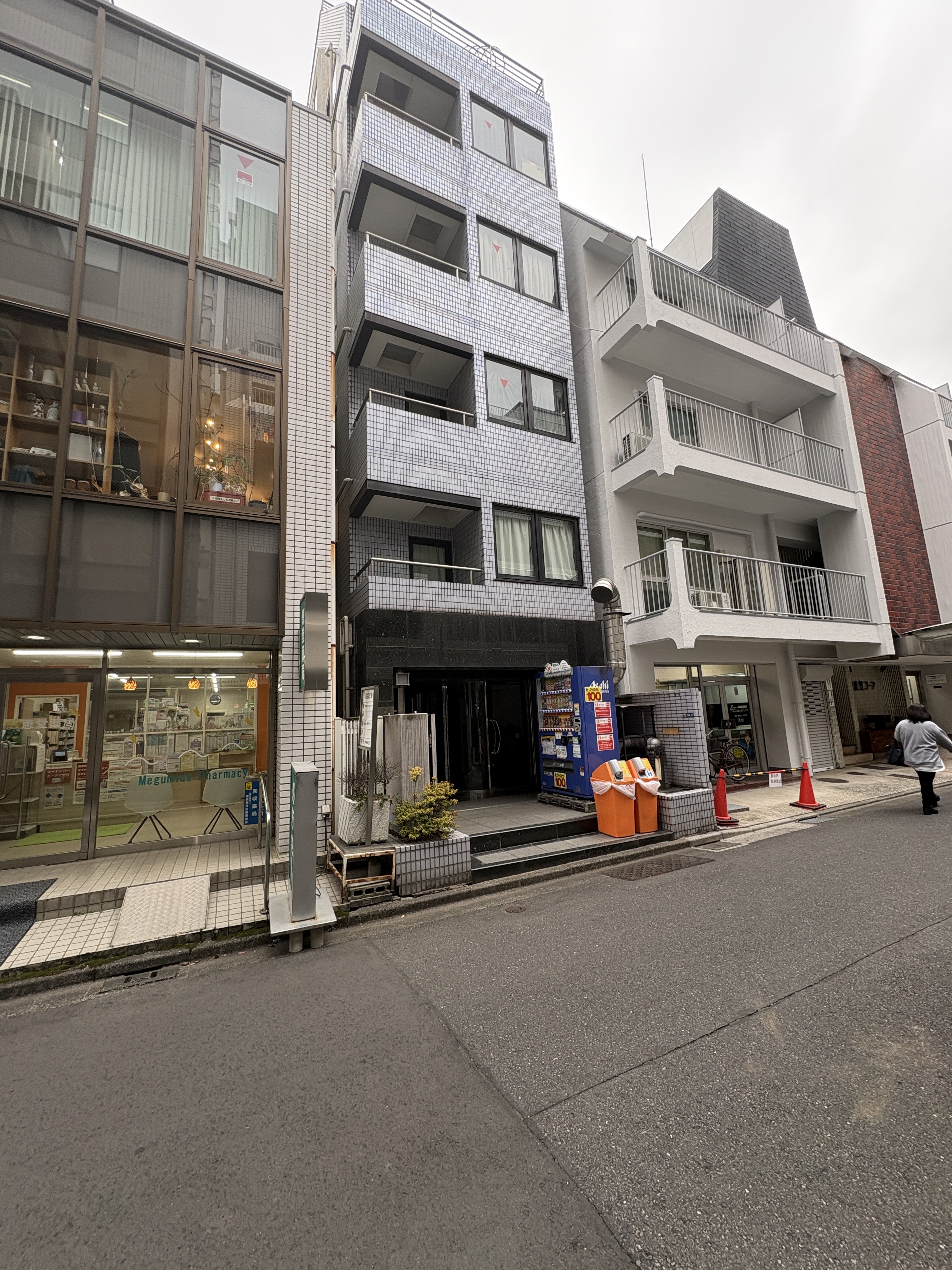 御成門（20.63坪）の店舗物件画像 外観・内観1