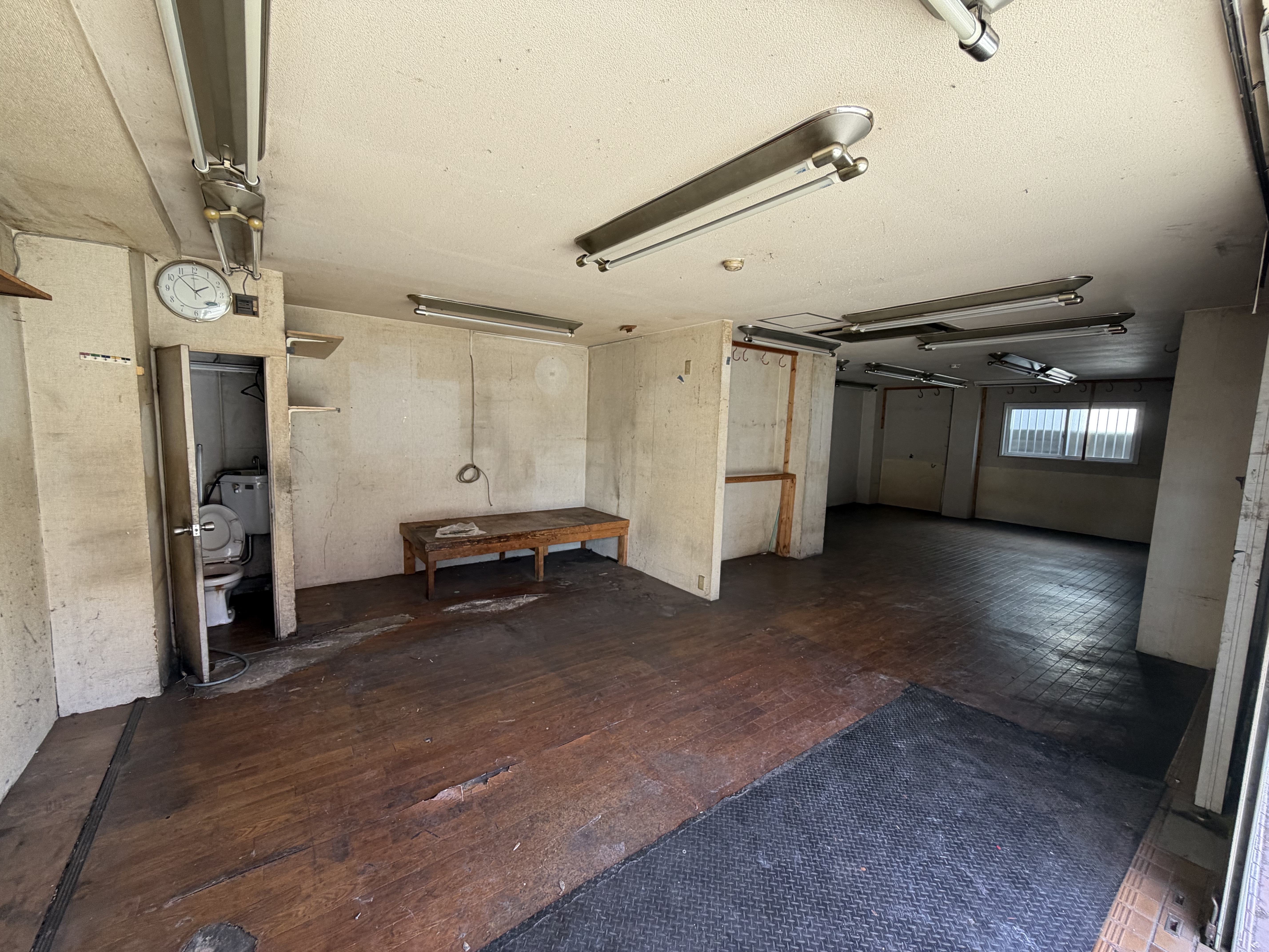 矢田（16.9坪）の店舗物件画像 外観・内観1
